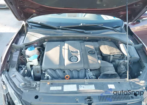 2013 Volkswagen Passat 2.5L Se z USA, uszkodzony, nr VIN 1VWBP7A33DC088050